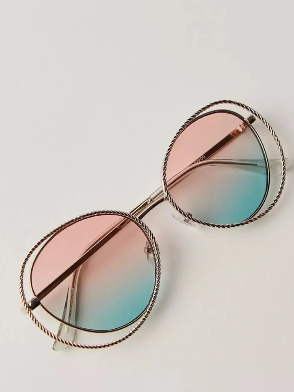 NWT Free People Blossom Novelty Oversized Sunglasses in Gold - Picture 3 of 5